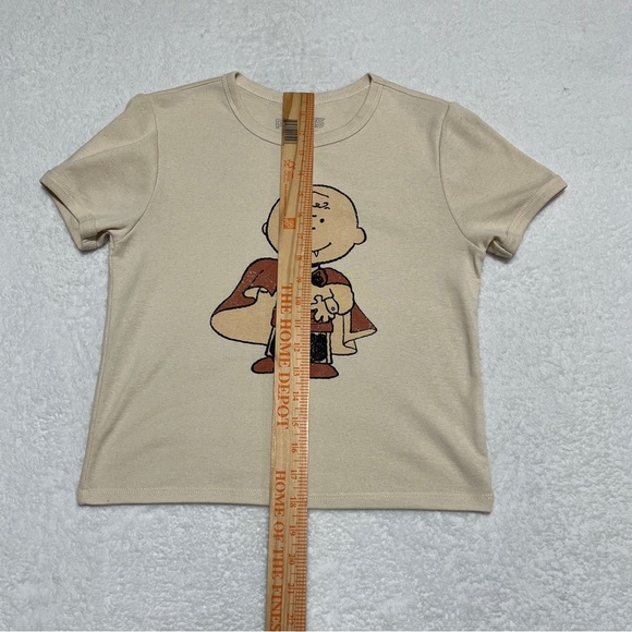 FOREVER 21 PEANUTS Semi-Cropped Tshirt Charlie Brown Vampire Cream Size Medium - Picture 5 of 9